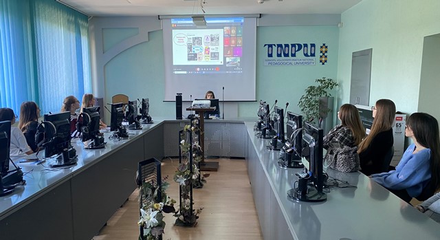  Сьогодні фонд має понад 250 безкоштовних онлайн-проєктів